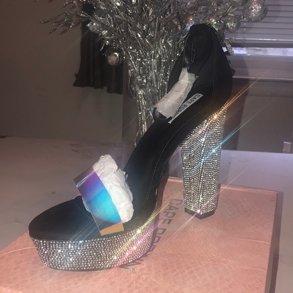 Women Platform Heels - Picture 2 of 4